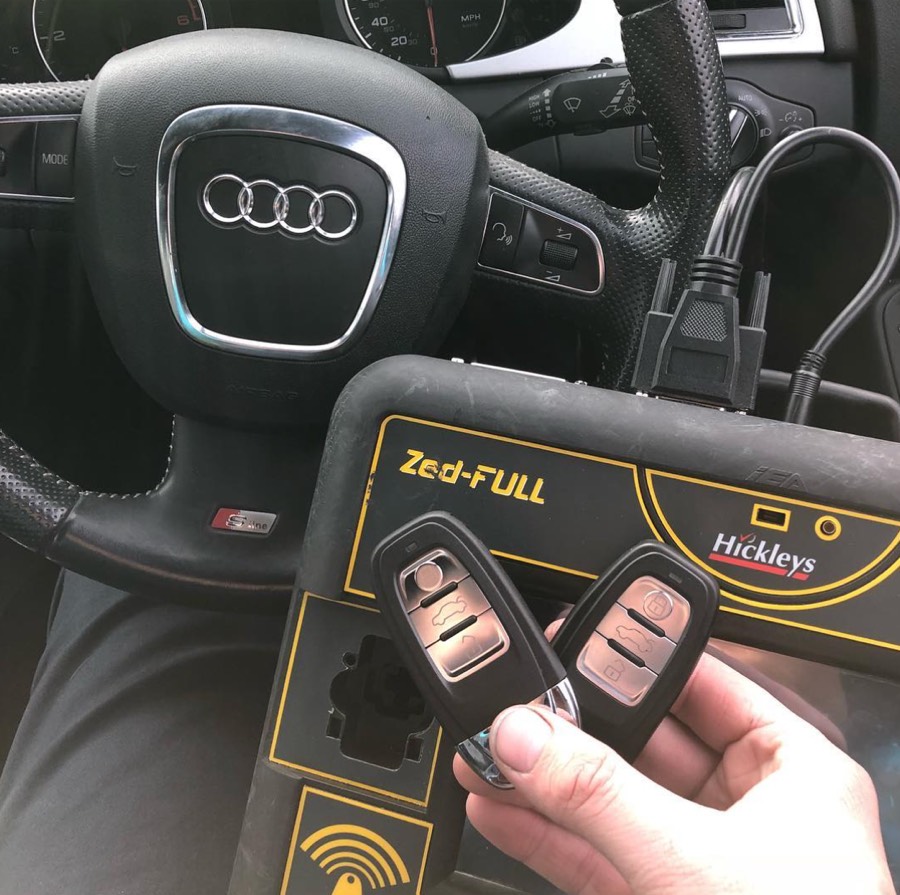 Audi A4: spare smart key programmed