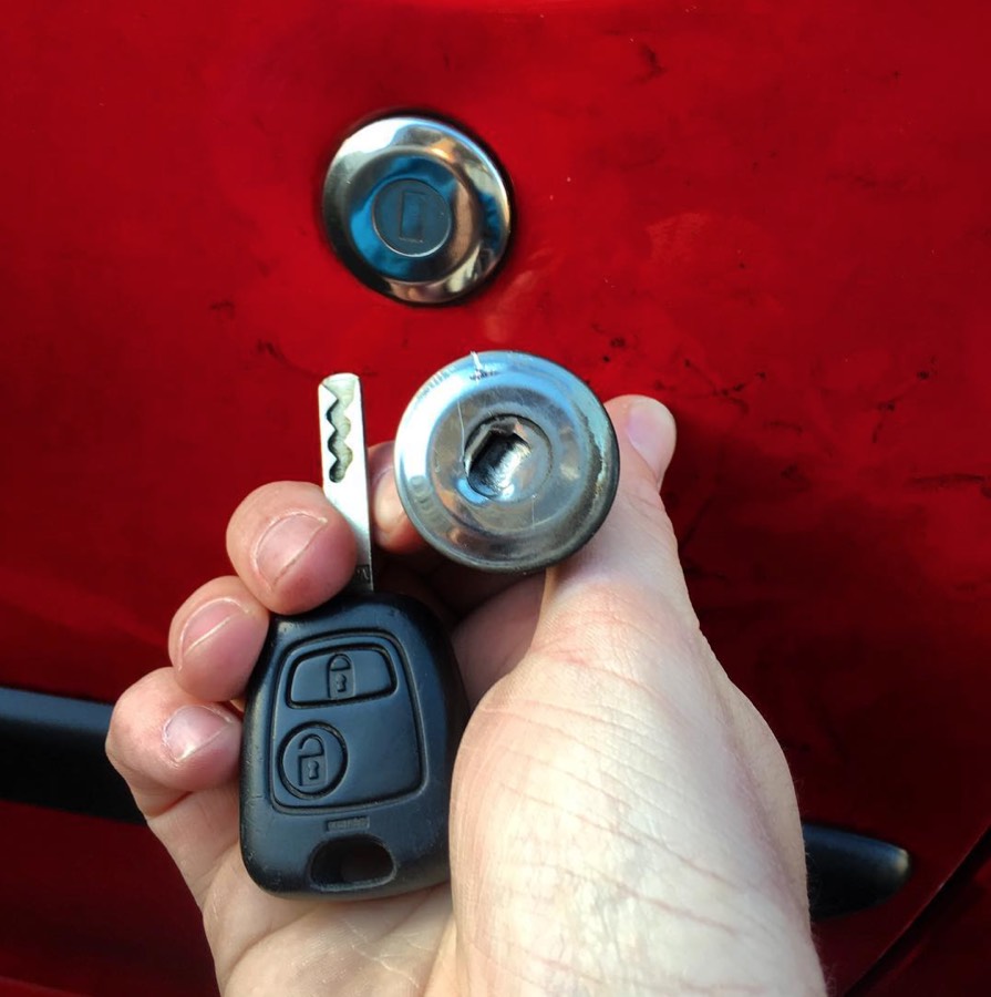 Toyota Aygo: lock barrel replacement